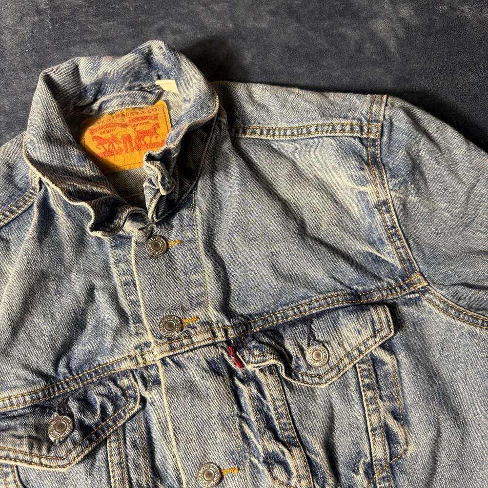 Vintage Levi's Trucker Denim Jacket Medium Wash